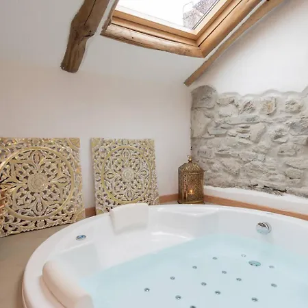 Tiny Loft With Jacuzzi Lägenhet