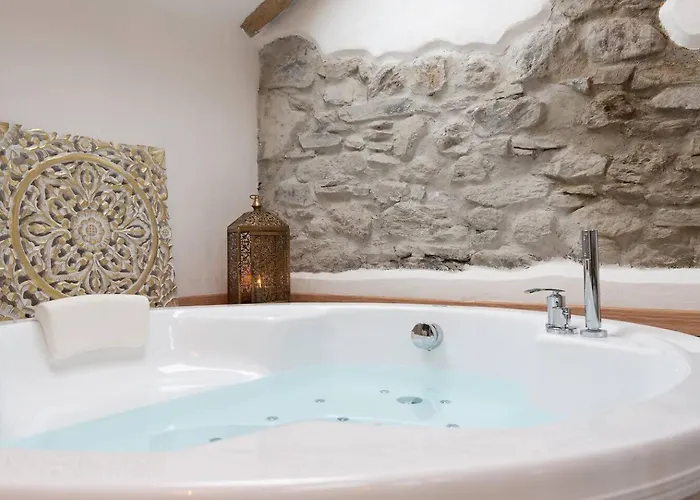 Lägenhet Tiny Loft With Jacuzzi Bellano