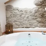 Daire Tiny Loft With Jacuzzi *