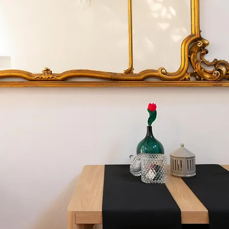 Tiny Loft With Jacuzzi דירה