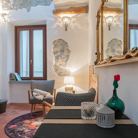 Tiny Loft With Jacuzzi *