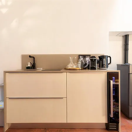 Tiny Loft With Jacuzzi *