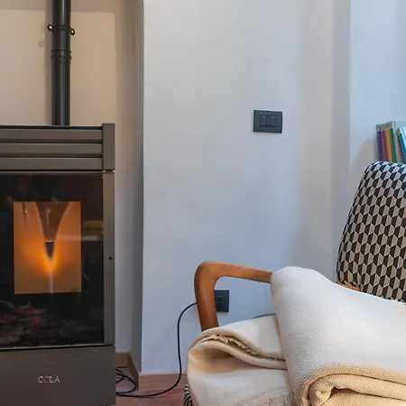 דירה Tiny Loft With Jacuzzi