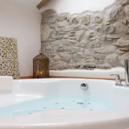 Daire Tiny Loft With Jacuzzi Bellano