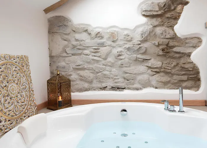 דירה Tiny Loft With Jacuzzi