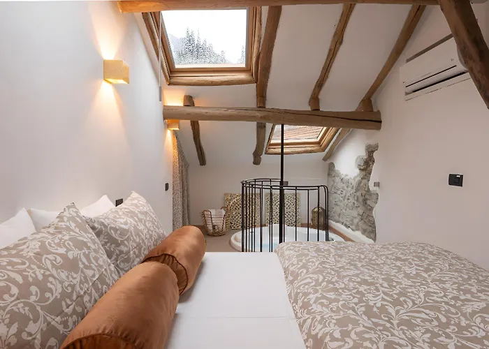 Tiny Loft With Jacuzzi דירה