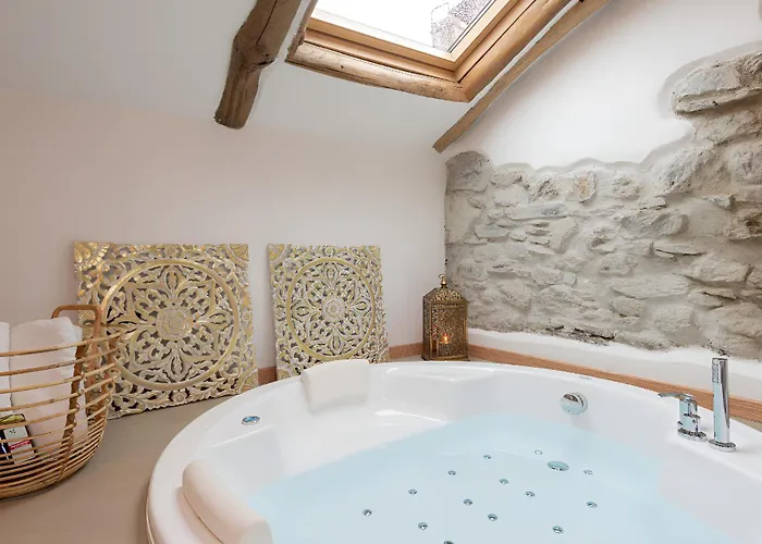 Tiny Loft With Jacuzzi * בלאנו