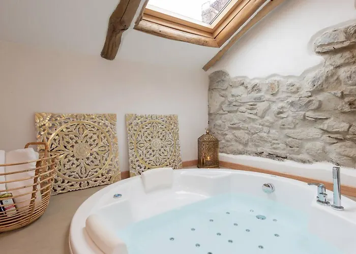 Tiny Loft With Jacuzzi Апартаменты