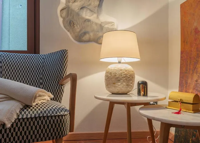 Апартаменты Tiny Loft With Jacuzzi