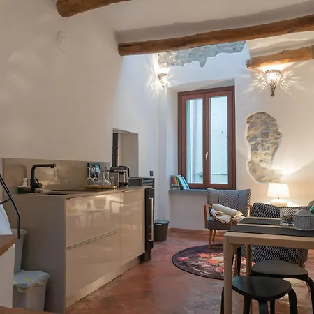 Daire Tiny Loft With Jacuzzi *