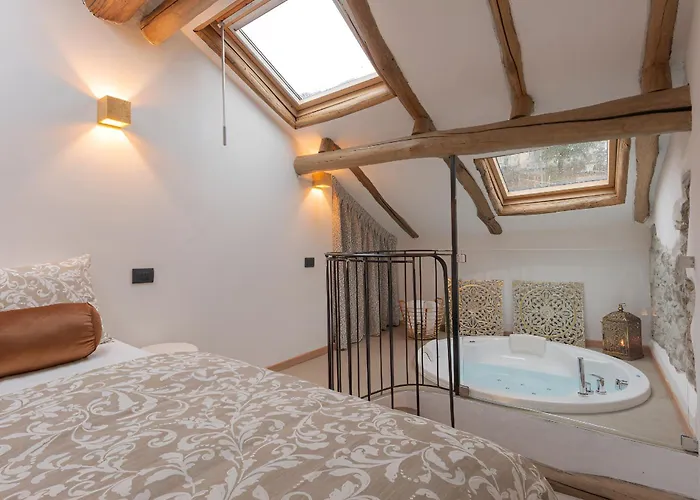 Tiny Loft With Jacuzzi