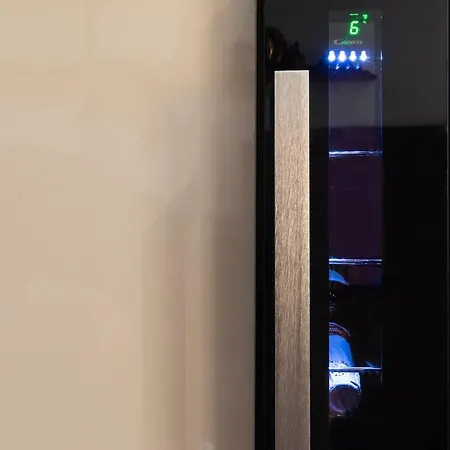 Tiny Loft With Jacuzzi 아파트 벨라노