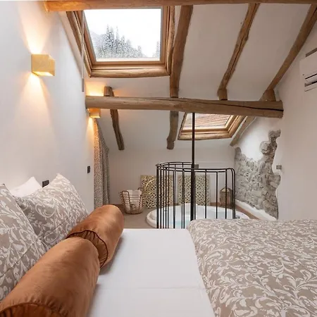 Tiny Loft With Jacuzzi 아파트 *