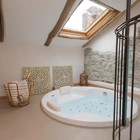 Tiny Loft With Jacuzzi * بيلانو