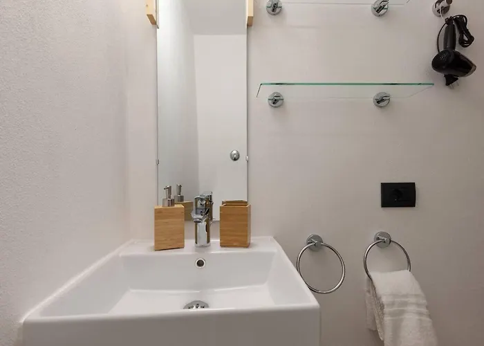 شقة Tiny Loft With Jacuzzi بيلانو